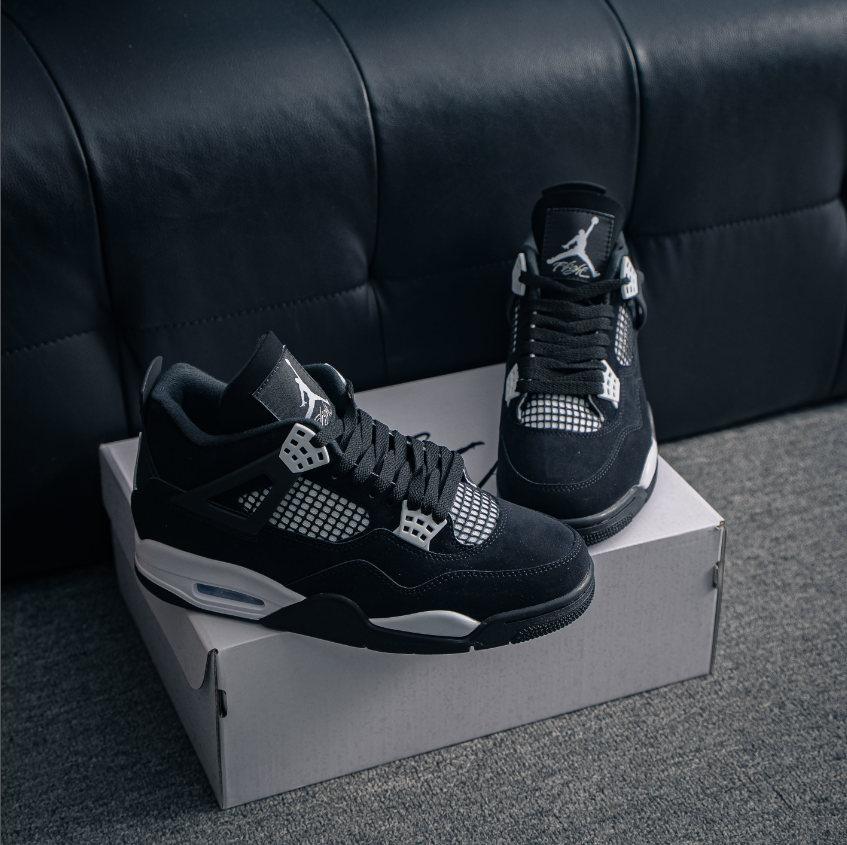 Air Jordan 4 Retro “White Thunder”