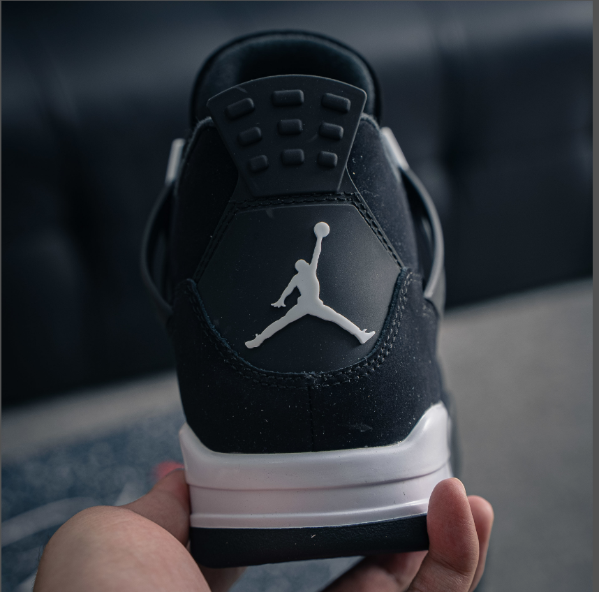 Air Jordan 4 Retro “White Thunder”